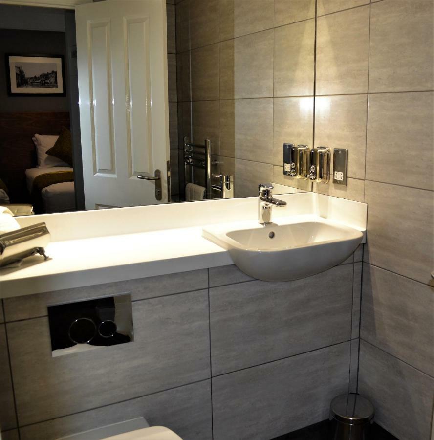 New Park Hotel Carmarthen Buitenkant foto