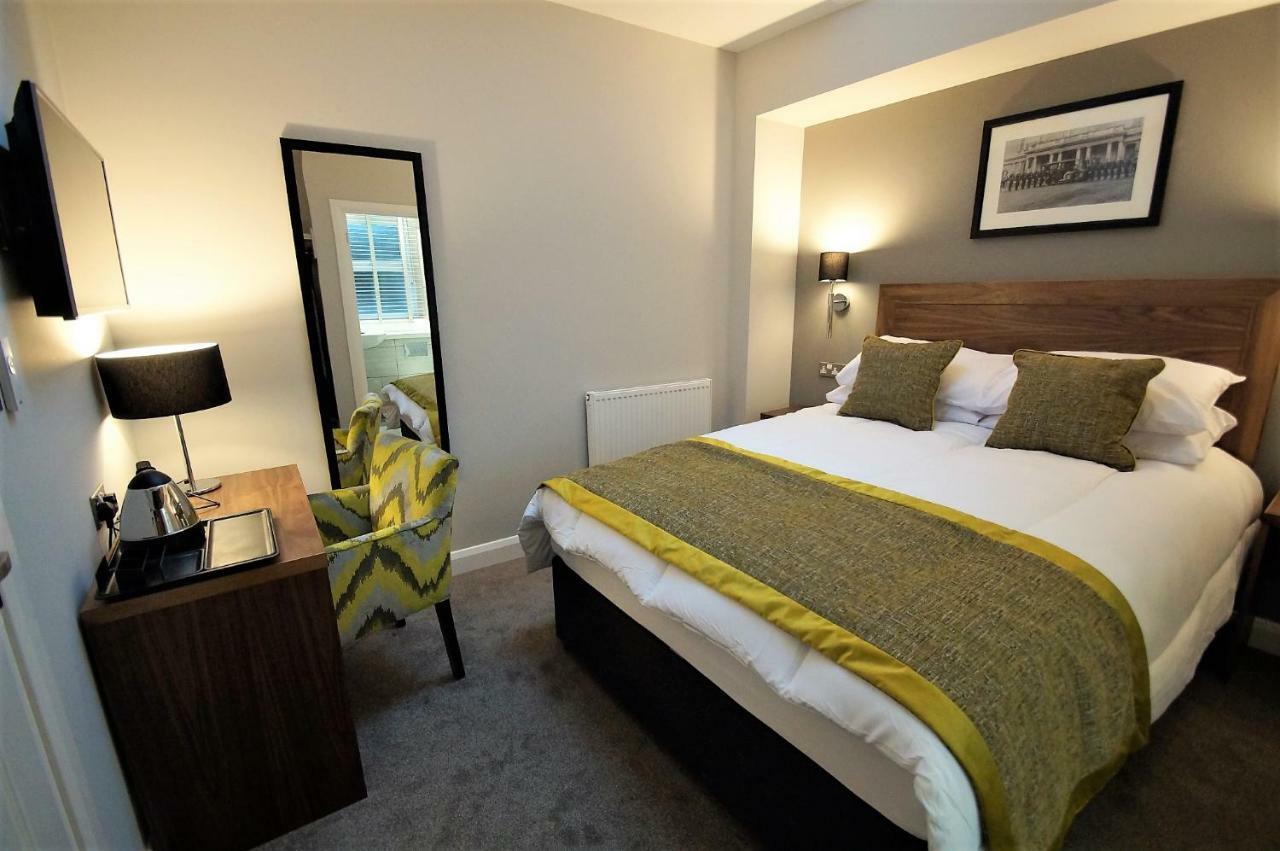 New Park Hotel Carmarthen Buitenkant foto