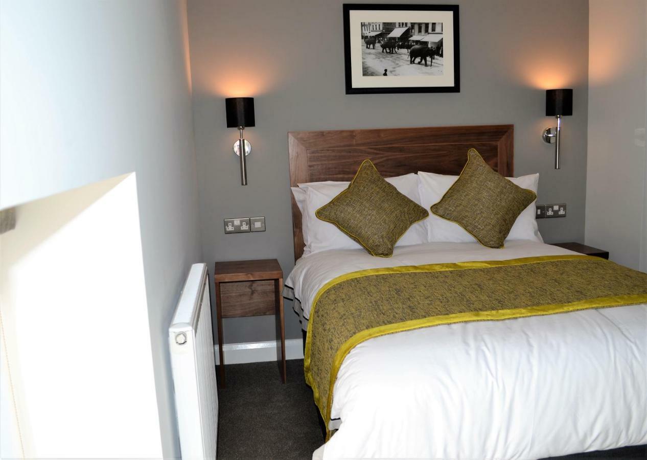 New Park Hotel Carmarthen Buitenkant foto