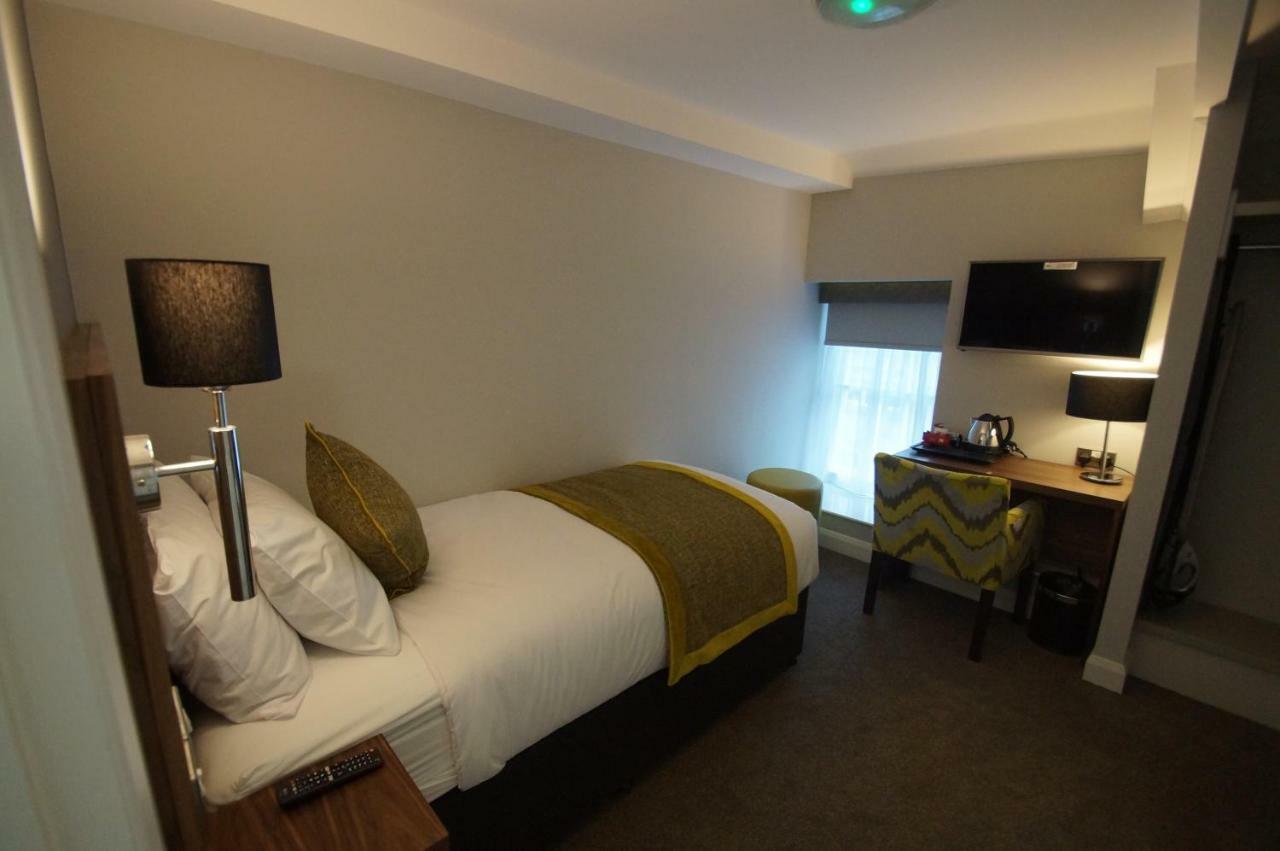 New Park Hotel Carmarthen Buitenkant foto